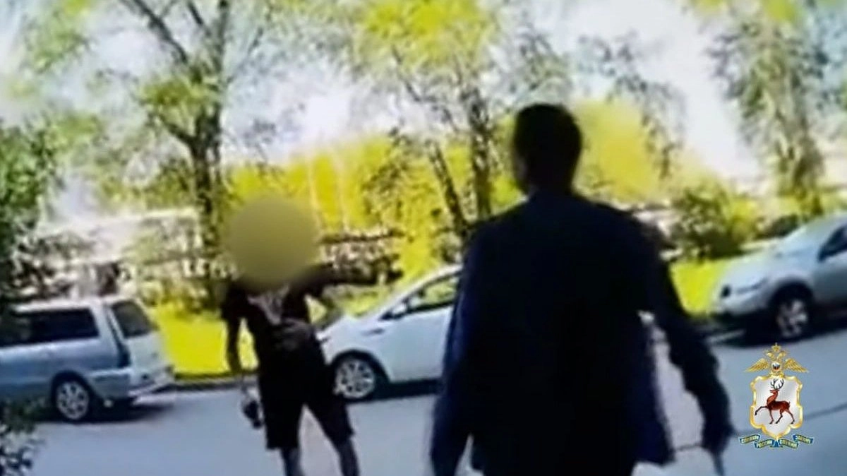 Главная картинка новости: Нижегородца пырнули ножом у подъезда из-за ревности