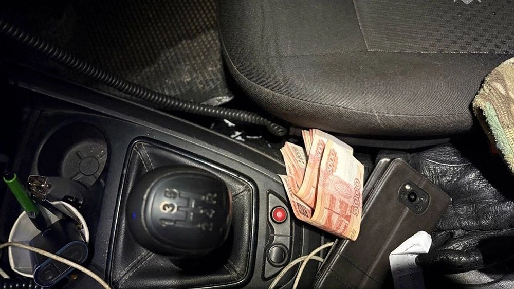 Жителю Бора грозит срок за попытку дать взятку автоинспектору