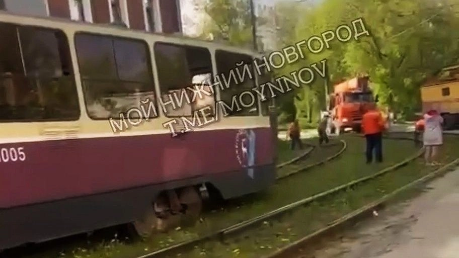 Трамвай сошел с рельс на улице Трамвайной в Нижнем Новгороде