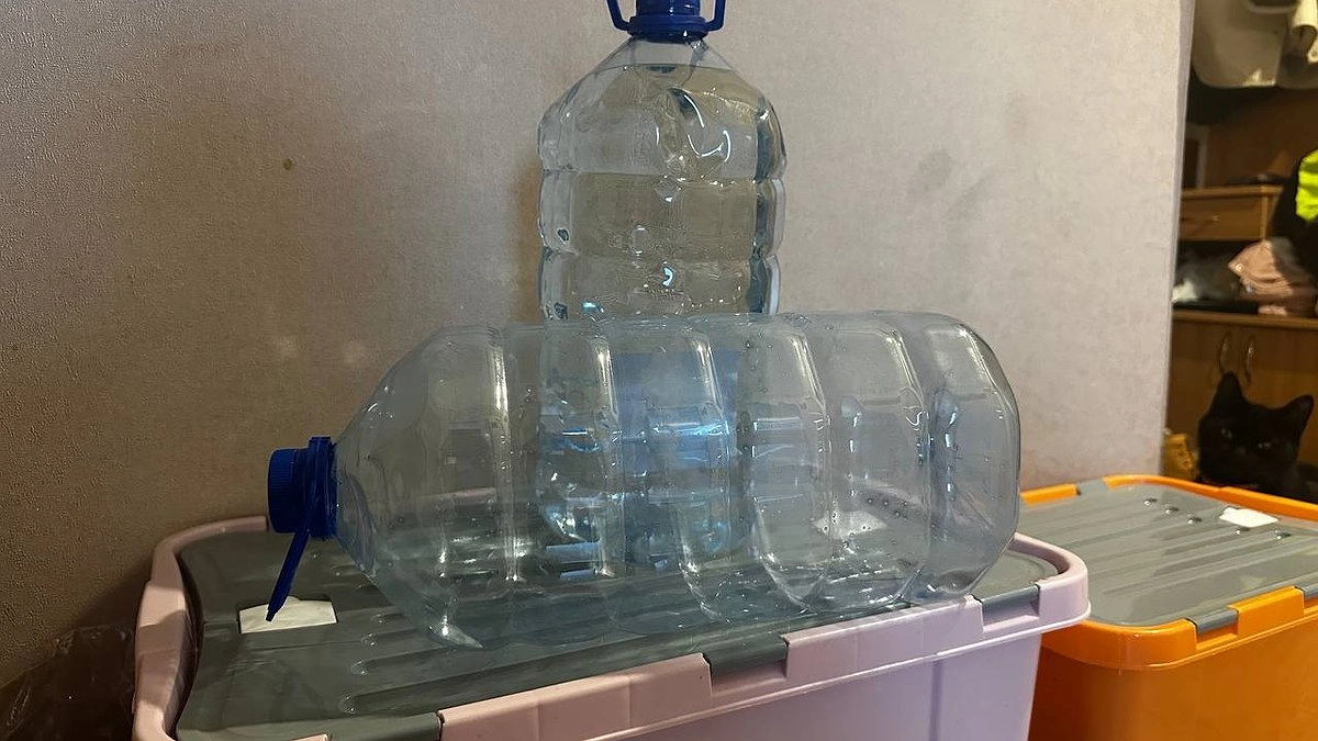 Пластиковые бутылки 5 л храню — словно зеницу ока: вот что из них делаю — порядок в доме теперь обеспечен