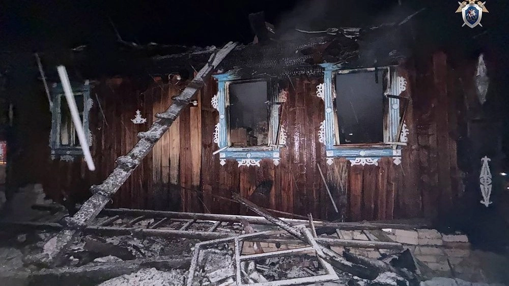 Главная картинка новости: В Арзамасском округе двое пенсионеров погибли при пожаре в частном доме