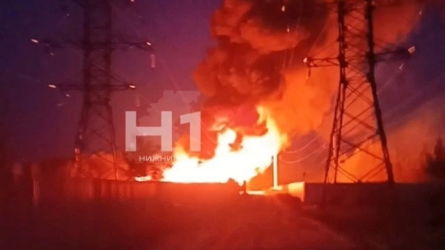 Крупный пожар случился на строительной базе под Нижним Новгороде