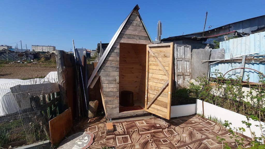 Забудьте о вызове ассенизатора: как очистить выгребную яму без откачки и избавиться от запаха за 2 дня