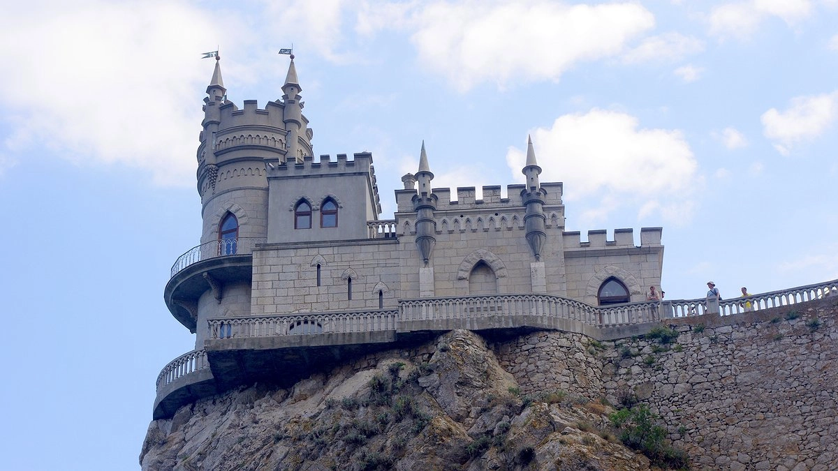 Без слез не взглянешь: популярная достопримечательность превратилась в свалку