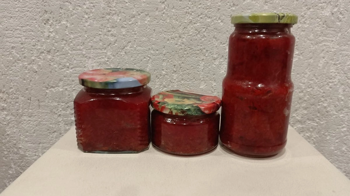 Быстрая свекольная заправка на зиму: универсальная - подходит и для борща, и как салат к гарниру