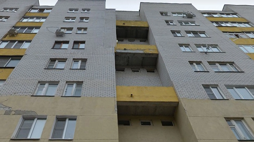 Прокуратура начала проверку из-за трещины в стене дома на улице Циолковского