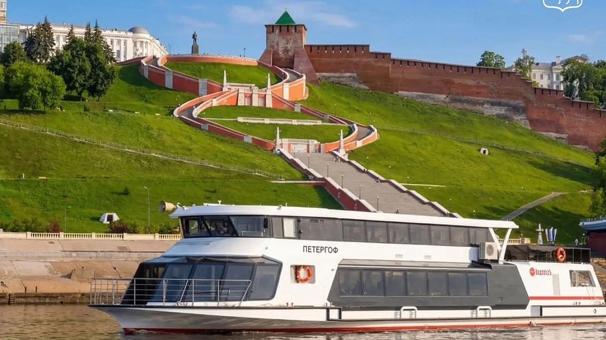 В Нижнем Новгороде запускают электросудно «Петергоф» с рестораном