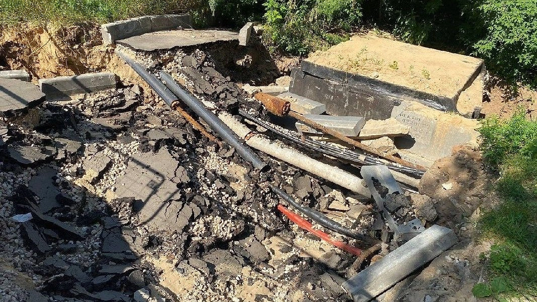 Главная картинка новости: Власти рассказали о гигантском провале у жилого дома на Белинского