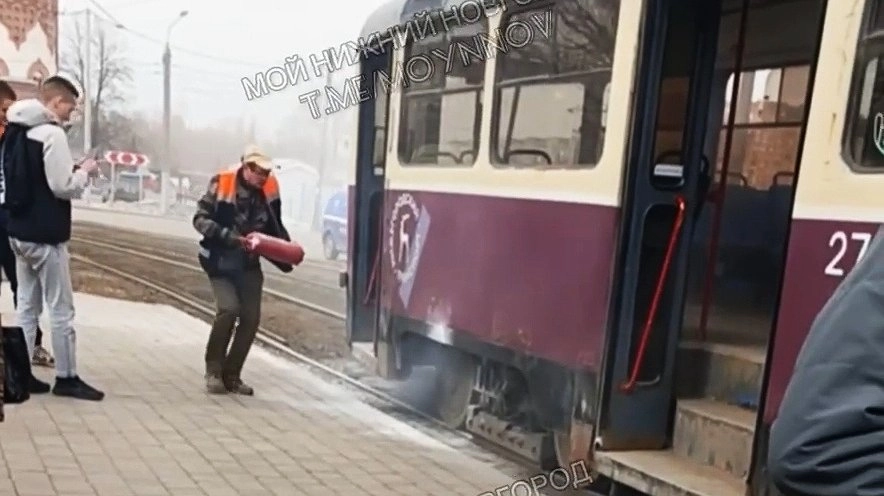 Трамвай загорелся на Гордеевке в Нижнем Новгороде