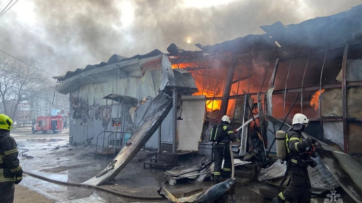 Рынок полыхает в Нижнем Новгороде
