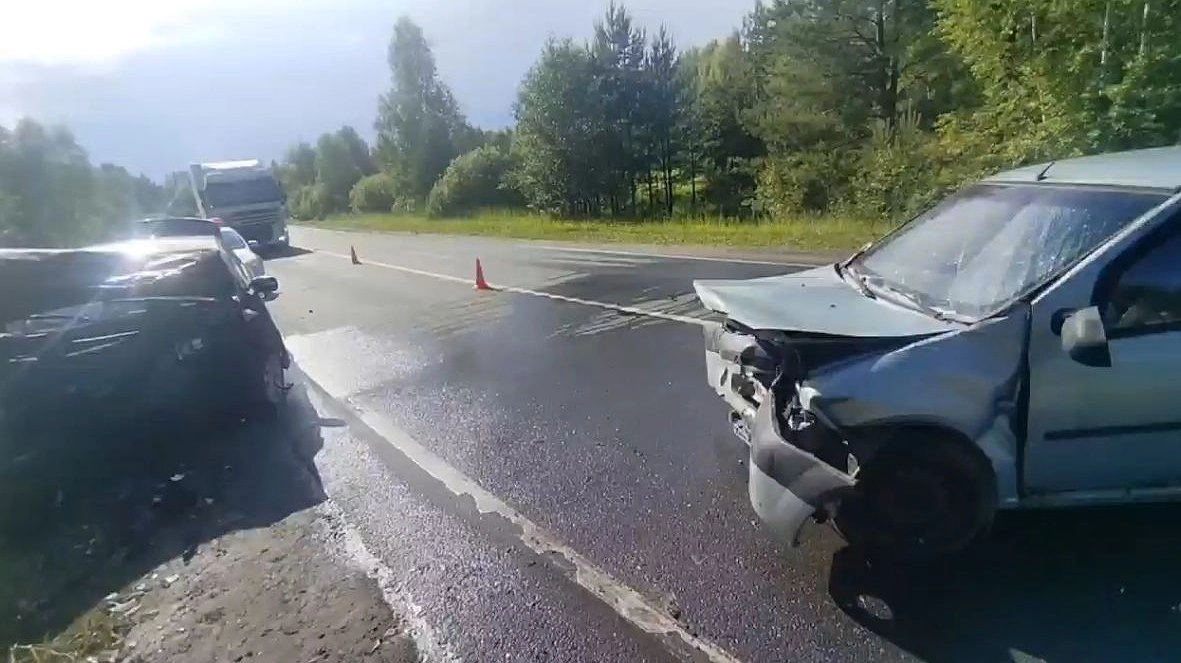 Главная картинка новости: Три человека пострадали в жестком ДТП с легковушками в Нижегородской области
