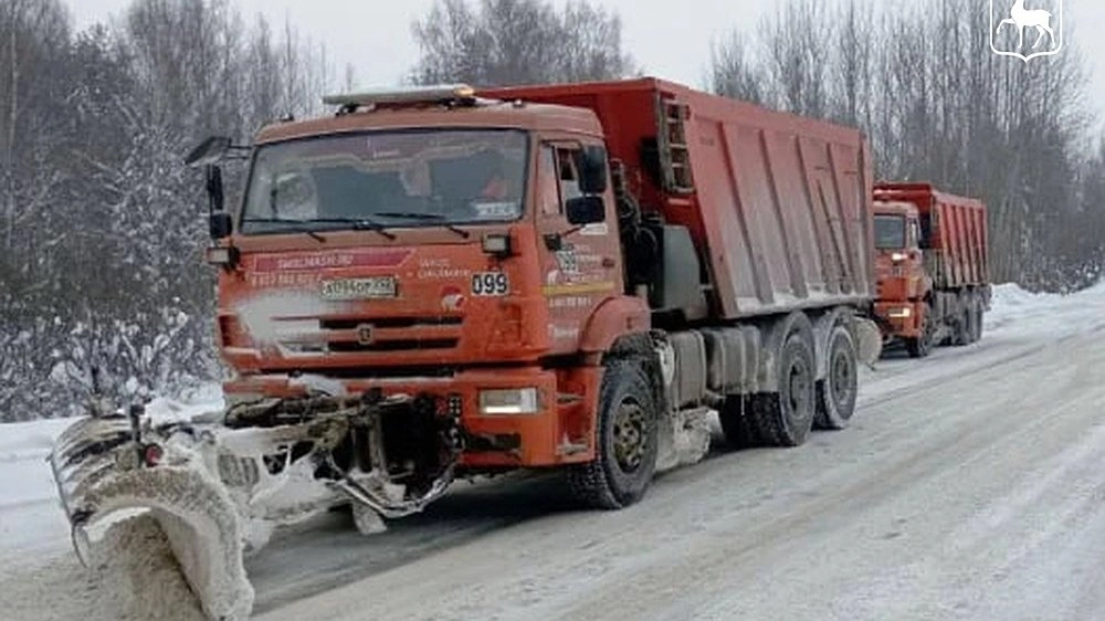 На дорогах Нижегородской области работают больше 900 снегоуборочных машин