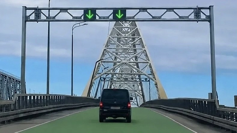 На новом Борском мосту впервые за 9 лет ремонтируют дорожное полото