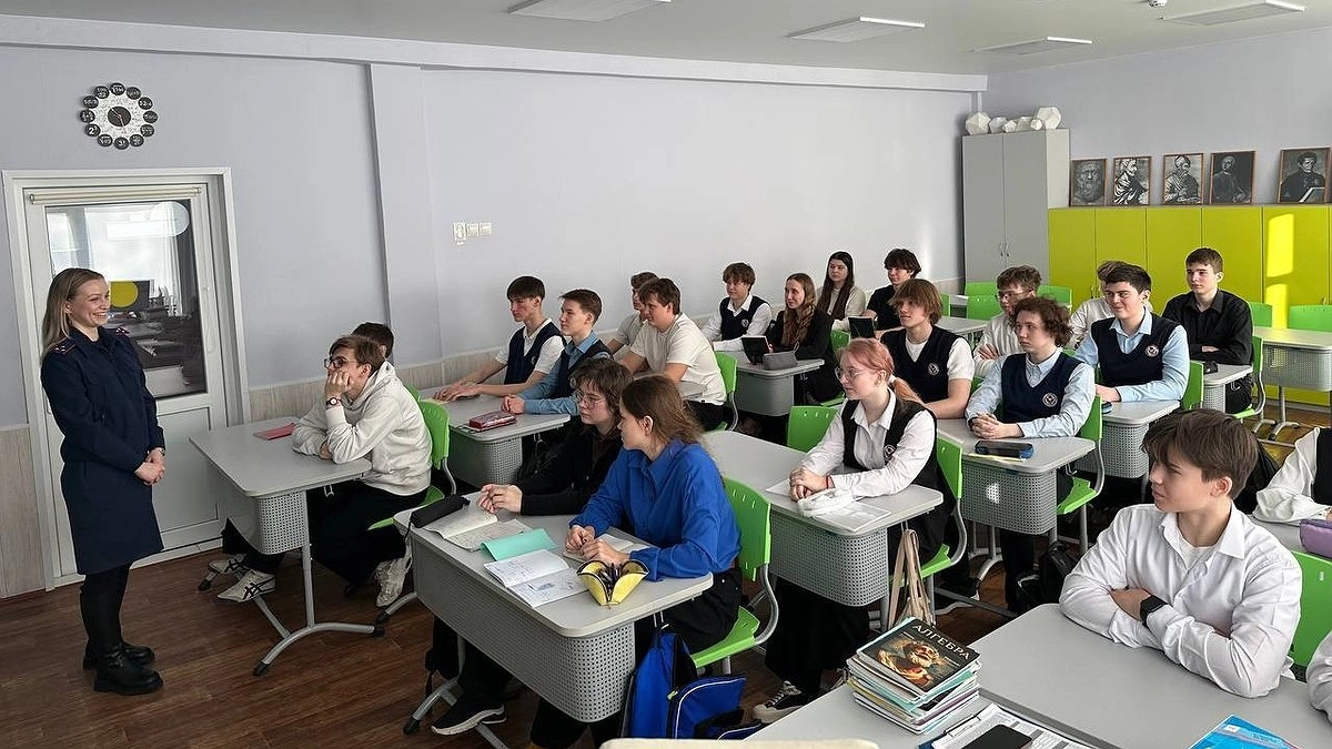 Главная картинка новости: Нижегородский следователь рассказала гимназистам о работе в СК