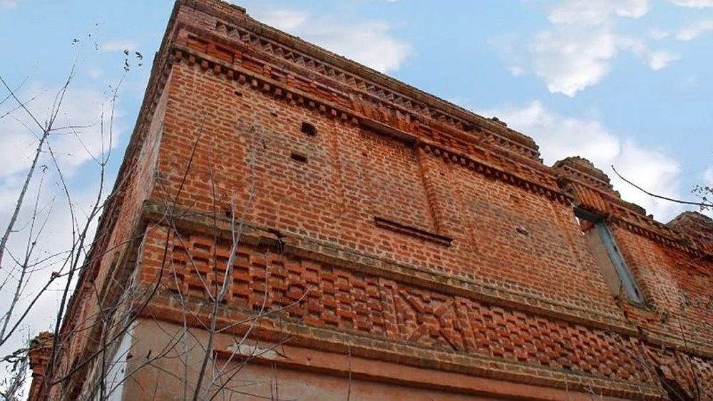 В Воротынском округе выставили на продажу усадьбу-замок Оболенских