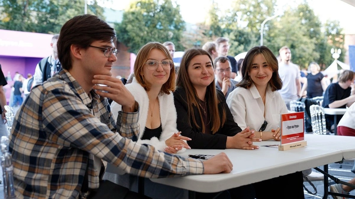 Главная картинка новости: 50 нижегородских студентов и активистов получили именную стипендию главы города