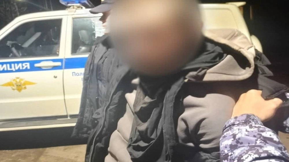 Полиция в Нижнем Новгороде задержала напавшего с ножом на двух прохожих мужчину