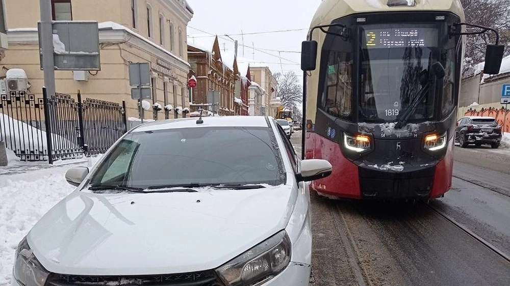 В Нижнем Новгороде за сутки произошло 6 случаев блокировки трамваев машинами
