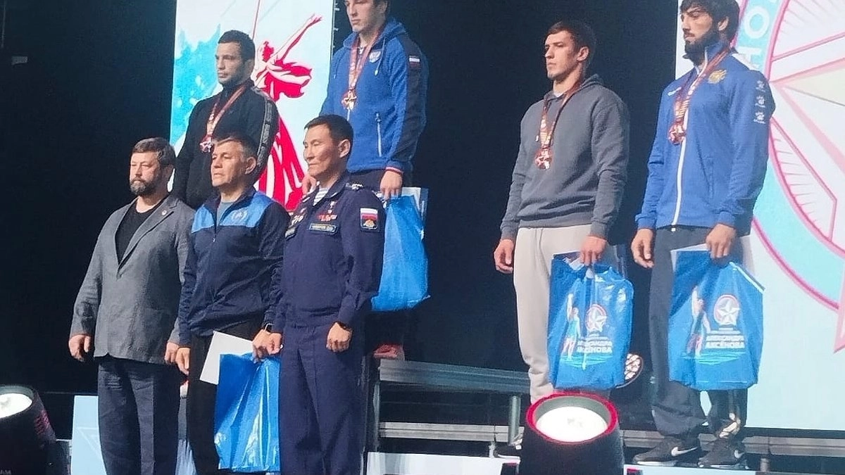 Нижегородские борцы успешно выступили на международном турнире в Новосибирске