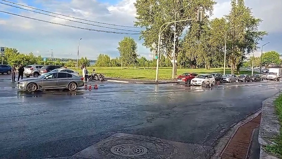 Мотоцикл протаранил две иномарки в центре Нижнего Новгорода