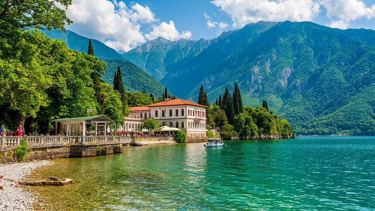 Что нельзя делать русским туристам в Абхазии: 5 важных правил для безопасного отдыха