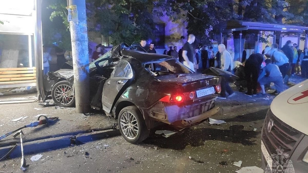 Главная картинка новости: Раскрыты новые подробности смертельного ДТП на остановке на Бекетова