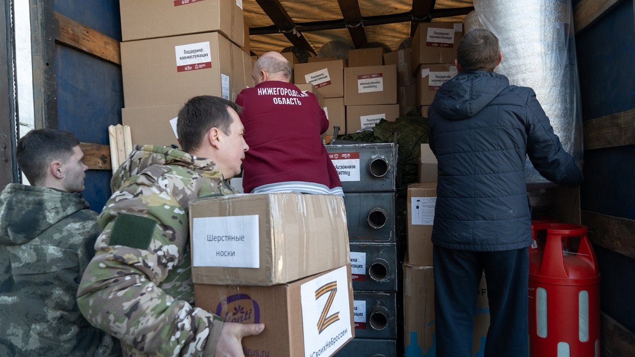 Главная картинка новости: Еще три грузовика с гумпомощью отправили нижегородцы в зону СВО