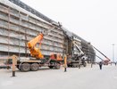 Панели фасада монтируют на Ледовой арене на Стрелке в Нижнем Новгороде