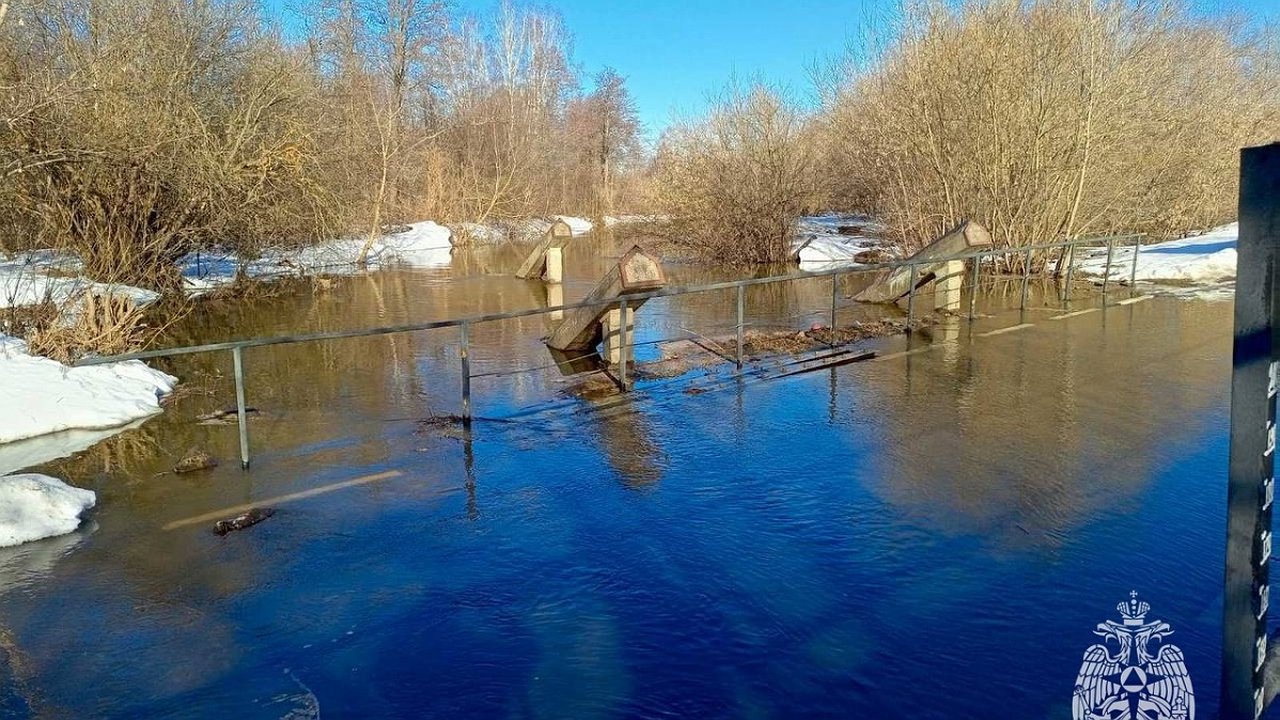 Главная картинка новости: Три моста затопило в Нижегородской области из-за паводка