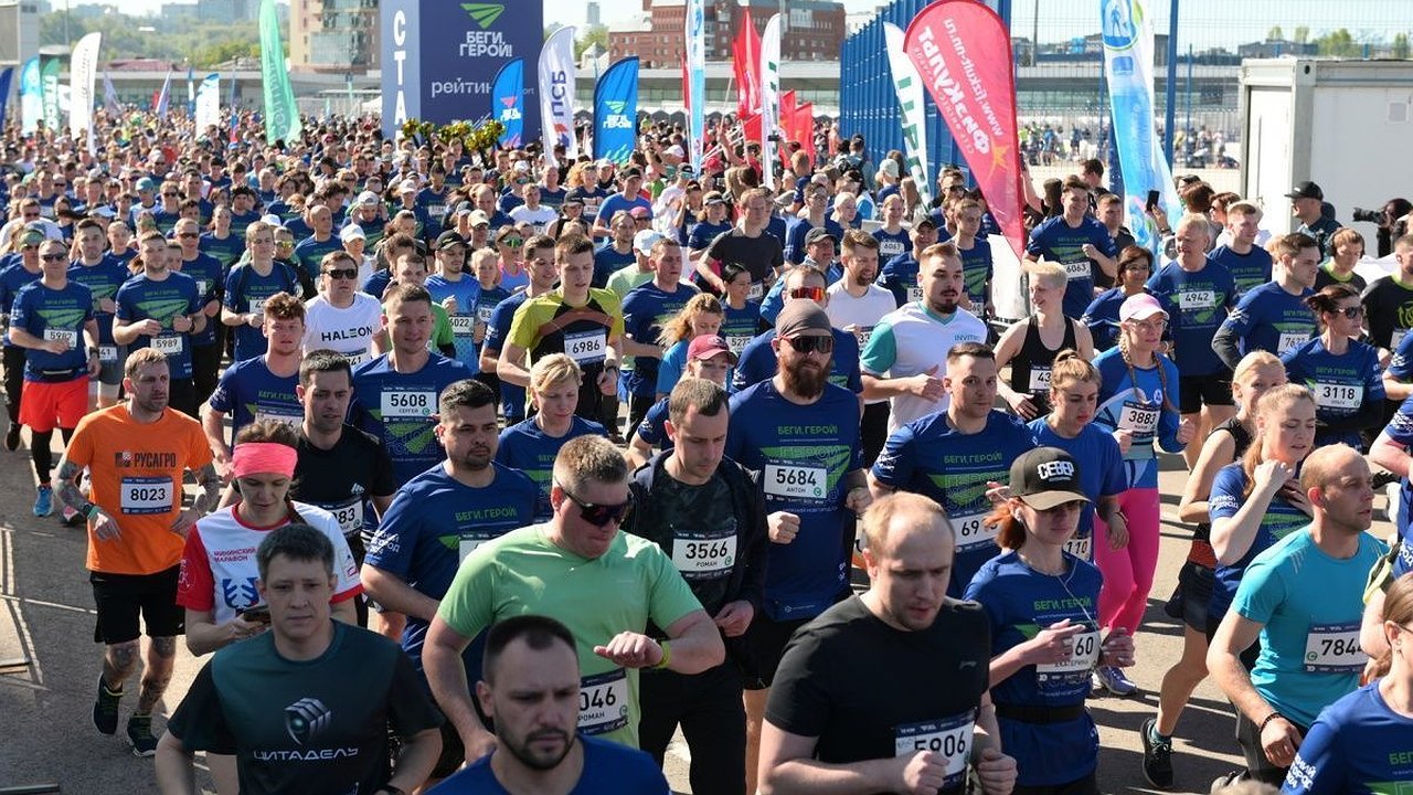 Главная картинка новости: Более 15,5 тысячи человек поучаствовали в «Беги, герой!» в Нижнем Новгороде