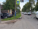 Lada влетела в частный дом в Арзамасе после столкновения с иномаркой