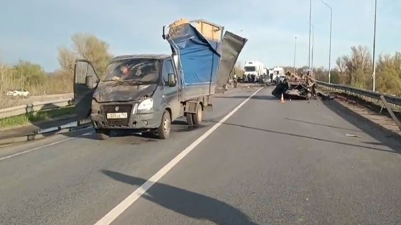Главная картинка новости: Смертельное ДТП с тремя машинами произошло в Кстовском округе