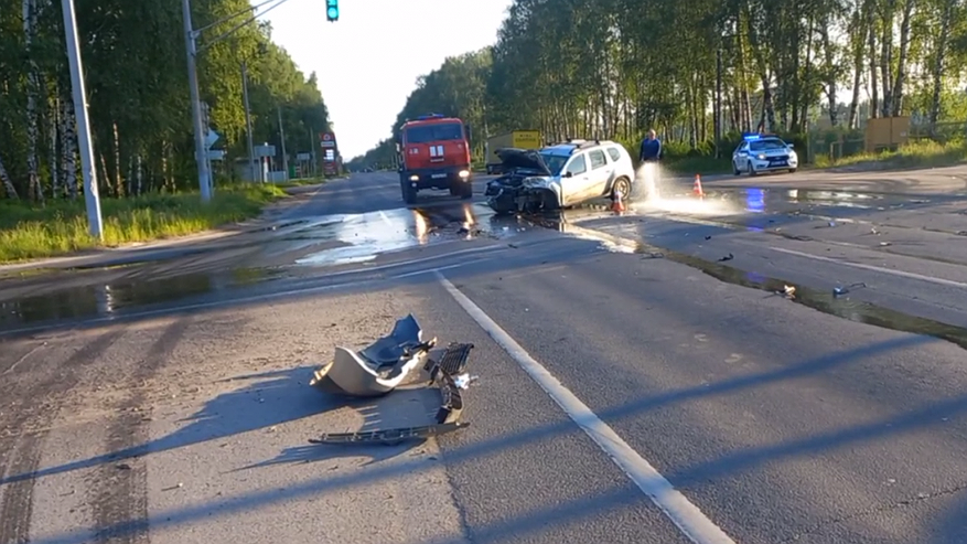 Главная картинка новости: Два человека пострадали в ДТП с легковушками на Бору