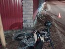 Пьяный мотоциклист без водительских прав влетел в забор на Бору