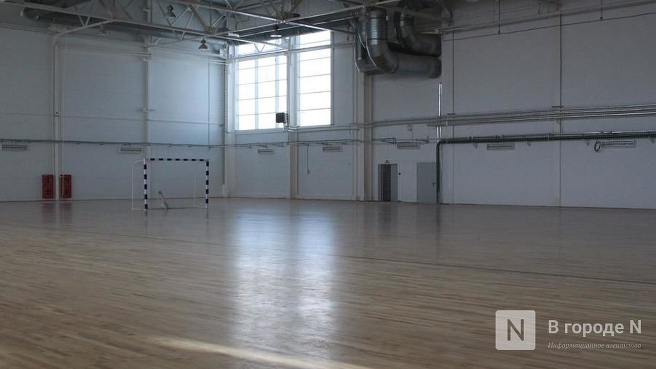 Главная картинка новости: ФОК-недострой начали сносить в Сормовском районе