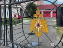 Перелезающие через забор школы сотрудники МЧС напугали нижегородцев