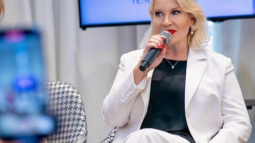 Главная картинка новости: Нижегородка Екатерина Одинцова дважды продала свои услуги на аукционе
