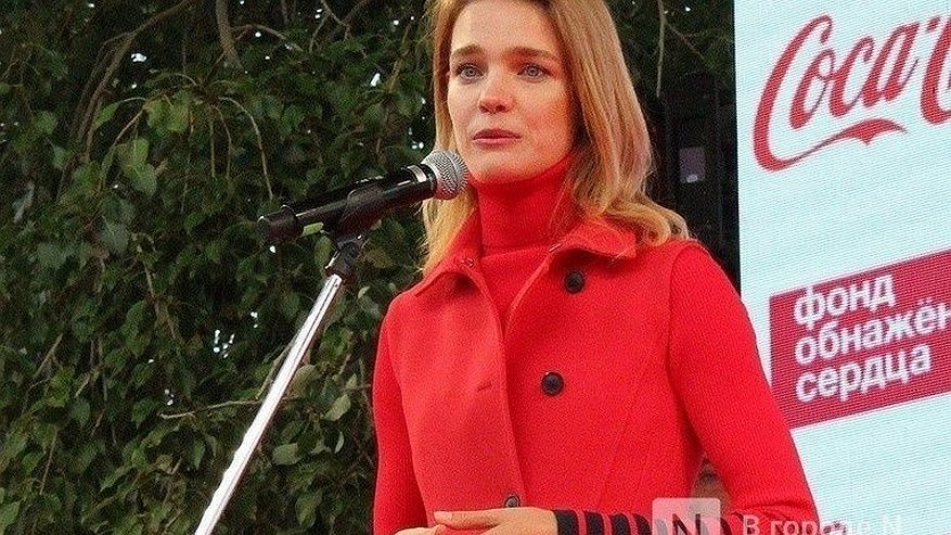 Главная картинка новости: Стилист оценила макияж супермодели Натальи Водяновой