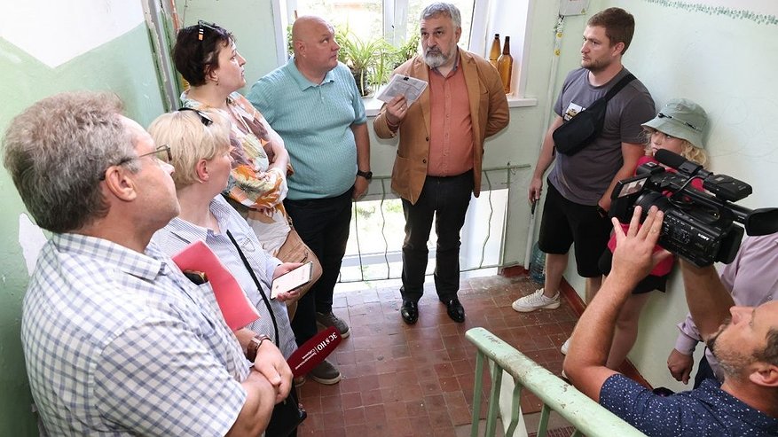 Главная картинка новости: Василий Суханов поможет семье погибшего бойца СВО улучшить жилищные условия