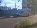 Автомобиль скорой помощи сбил женщину на самокате в Нижнем Новгороде