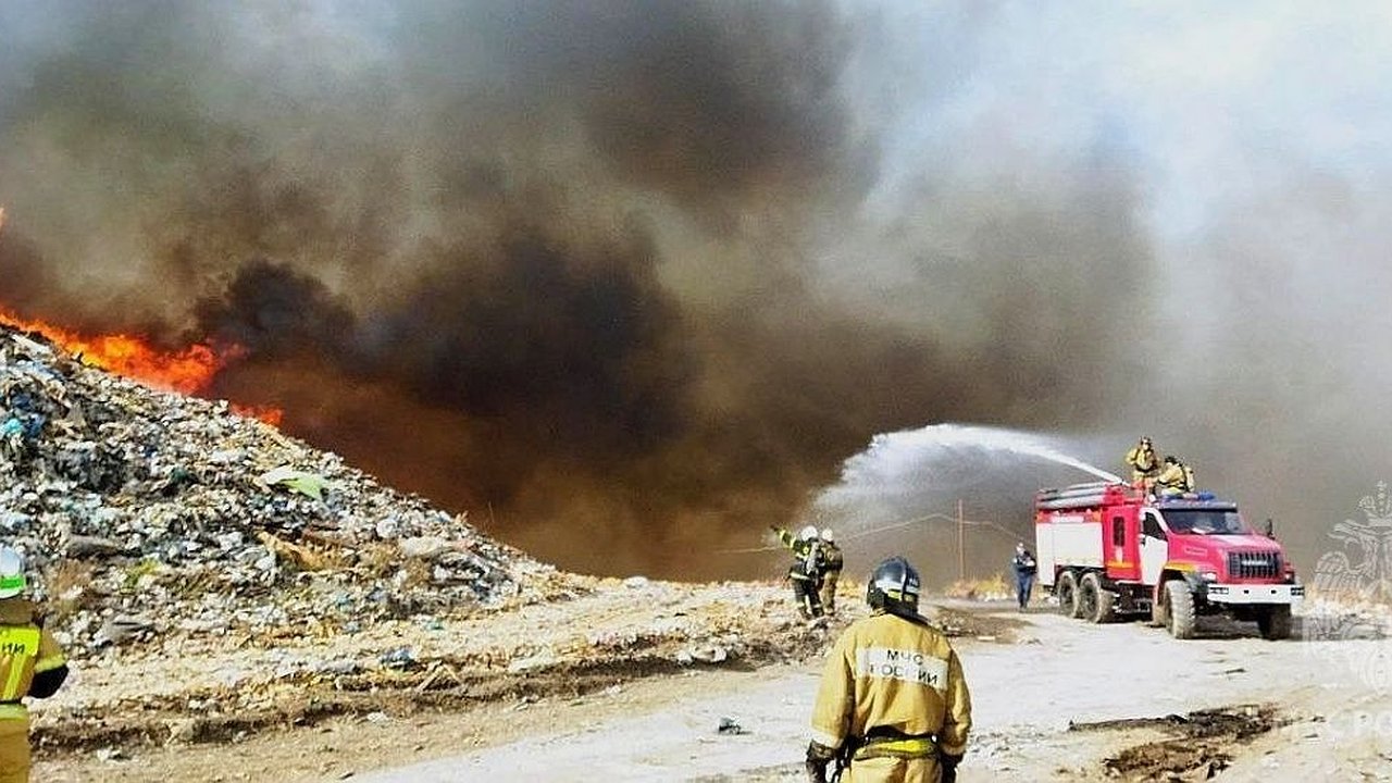Главная картинка новости: Пожар на мусорном полигоне под Богородском локализован