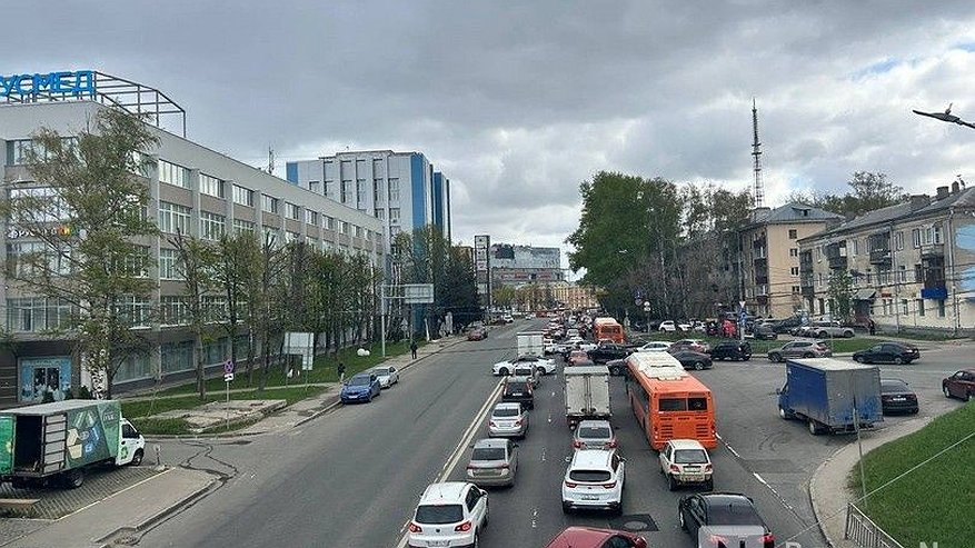 Главная картинка новости: Весь проспект Гагарина стоит: нижегородцы опять застряли в адских пробках