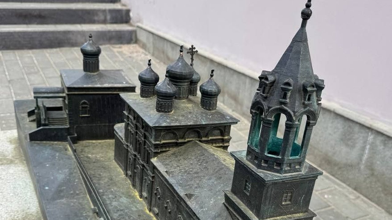 Главная картинка новости: Никитин жестко высказался о вандалах, ломающих кресты на макетах храмов