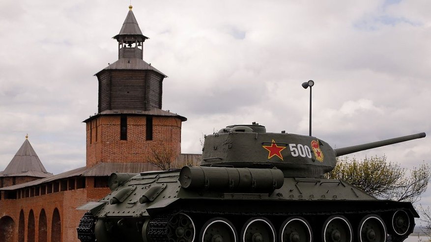 Главная картинка новости: Танку-памятнику в нижегородском Кремле вернули боевой номер