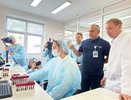 Робот-конвейер запустили в работу в Нижегородском СПИД-центре