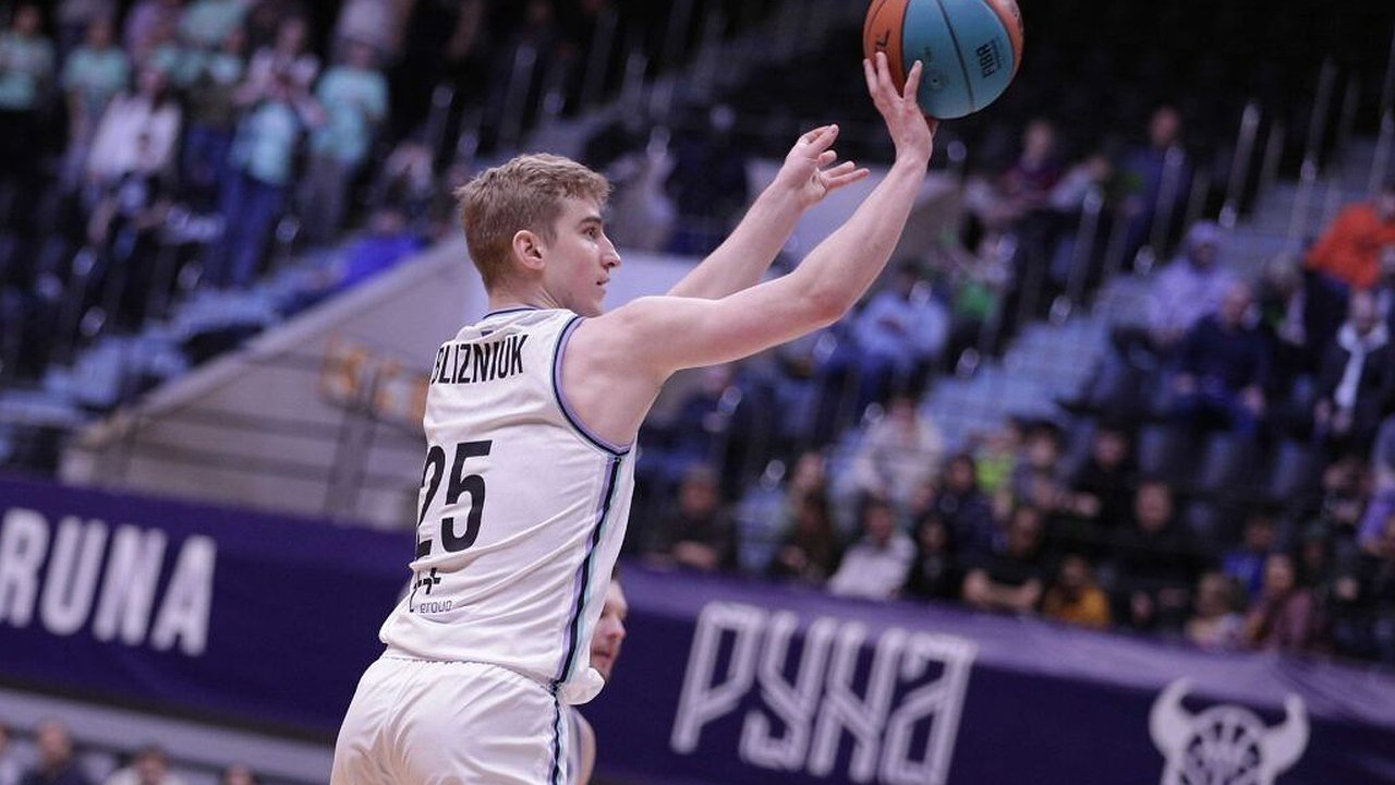 Главная картинка новости: Владислав Близнюк покидает БК «Пари Нижний Новгород»