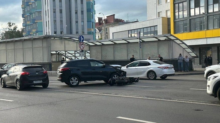 Главная картинка новости: Жесткое ДТП с мотоциклом случилось на Лядова в Нижнем Новгороде