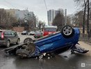 Автомобиль перевернулся после жесткого ДТП в Нижнем Новгороде