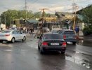 Движение частично восстановлено на улице Удмуртской, где с кафе сорвало крышу