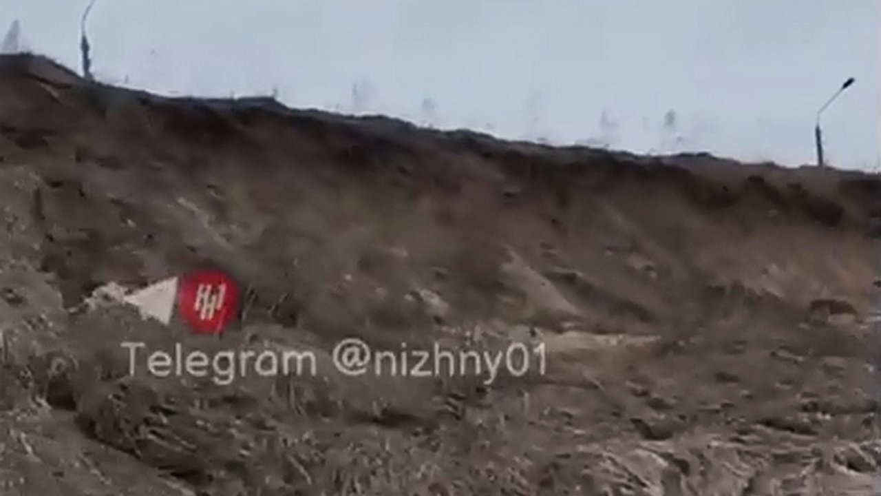 Главная картинка новости: Оползень сошел на трассе под Нижним Новгородом